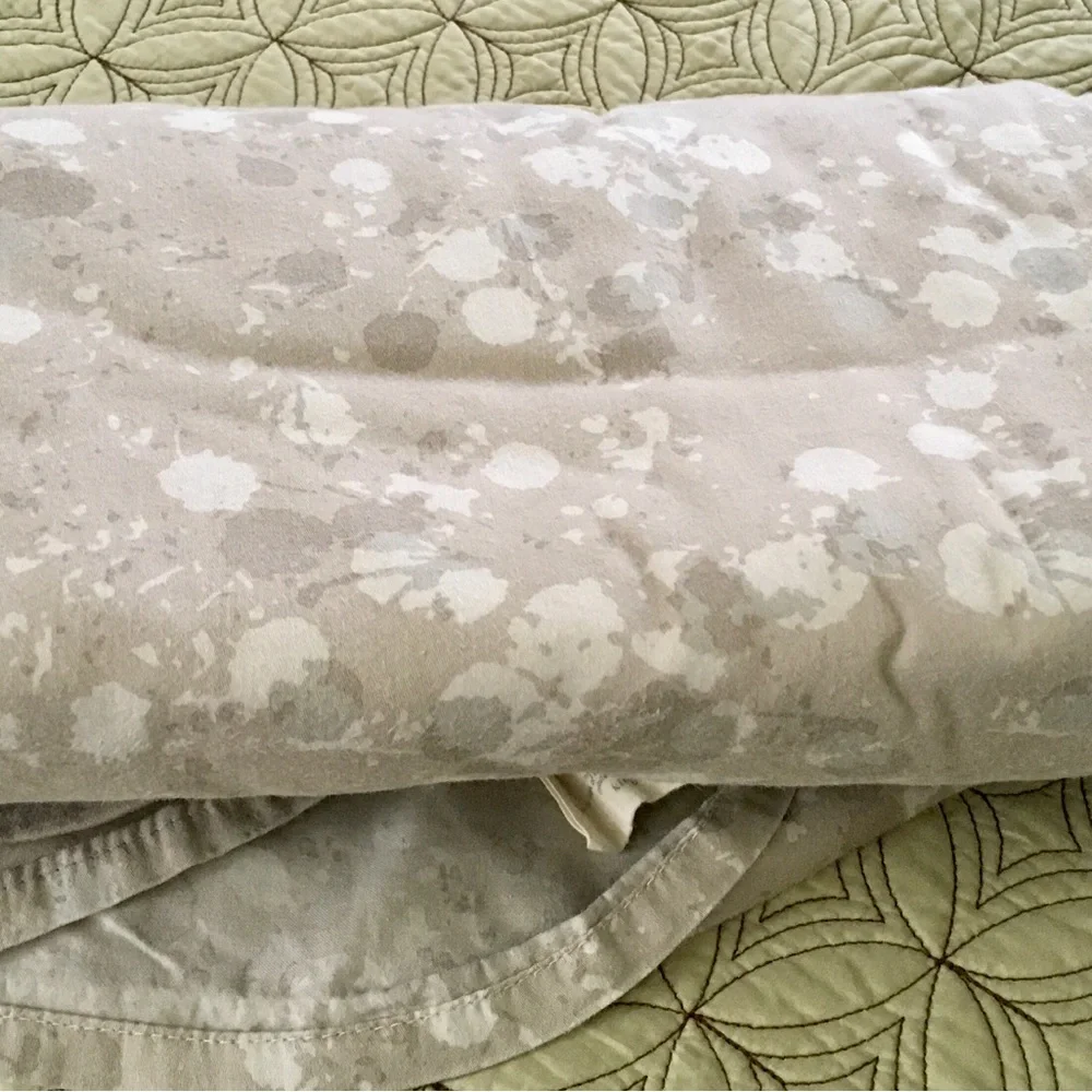 Neutral Spot-Print Comforter Cover - Beige/Cream